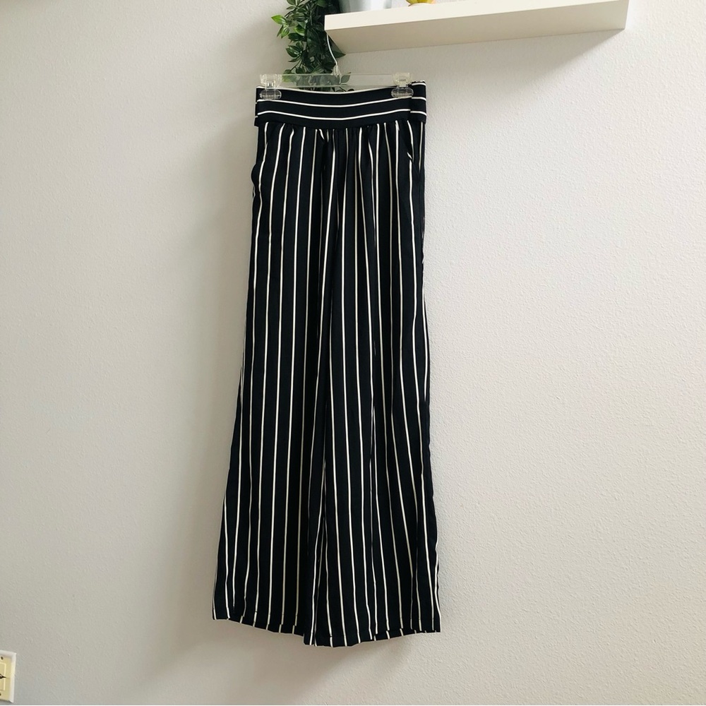 Active USA Palazzo Black and White Striped Wide Leg Pants Small Two Pockets